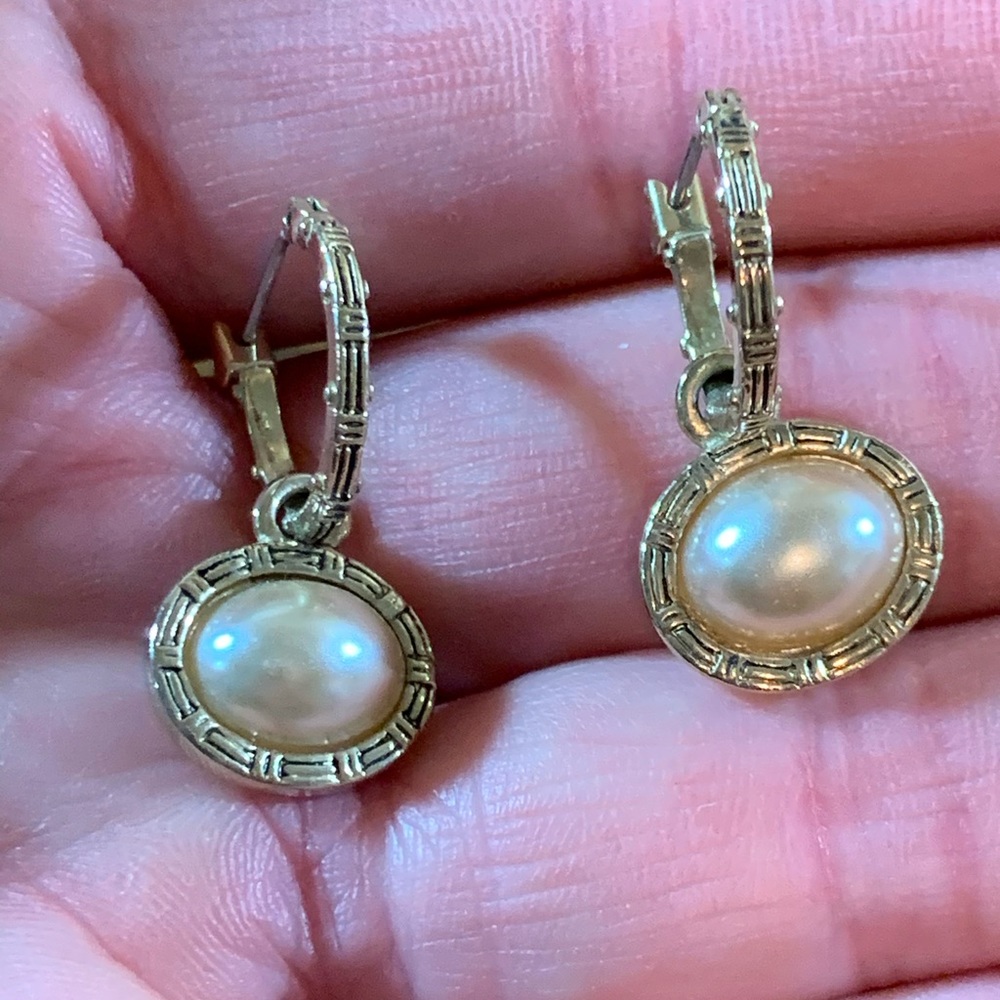 💝💖3 for $30💝💖Beautiful Pearl French Clip